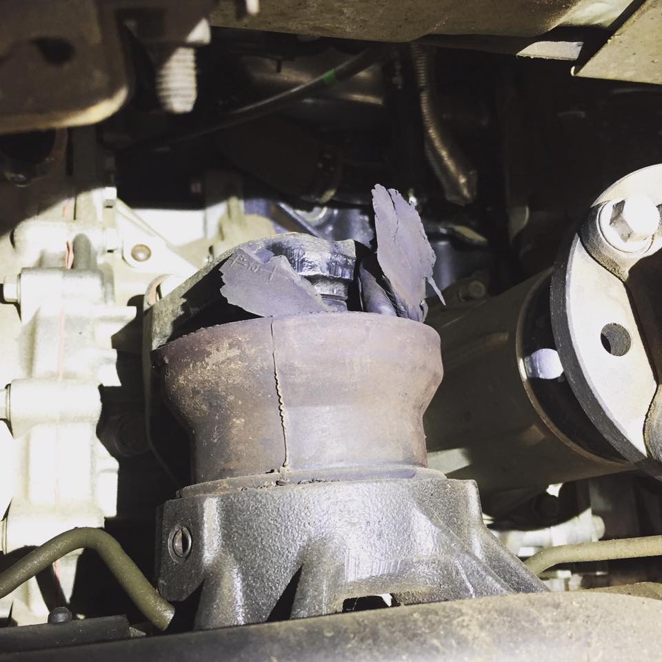 Car service in Geelong reveals broken engine mount